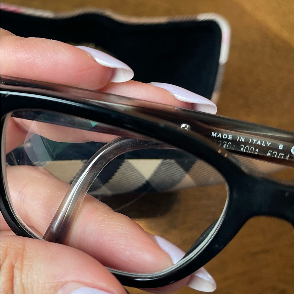 Burberry Nova Check Hard Eye Case - Picture 13 of 13